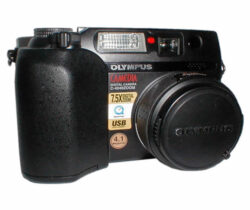Digital camera Olympus CAMEDIA C-4040 Zoom - CCD with 4.1 mpx, USB, TV Output, 3x ZOOM optical, 2.5x ZOOM digital, objective 35-105mm, support FL40, TIFF, SM 16MB