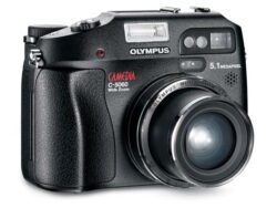 Digital camera Olympus CAMEDIA C-5060 WideZoom - CCD with 5.1 mpx, 2560x1920, 4x optical ZOOM, 3.5x digital ZOOM, card xD / MicroDrive, TV output, SW, USB