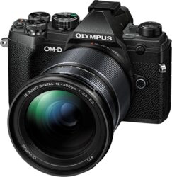 Digitální foto. Olympus OM-D E M5 - 20,4 miliony pixelů, CMOS, displej 3,5, citlivost 25 600 ISO