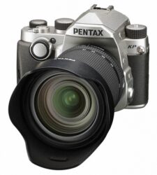 Digitální foto. Pentax KP - SLR camera with electronic shutter supporting record-breaking times.