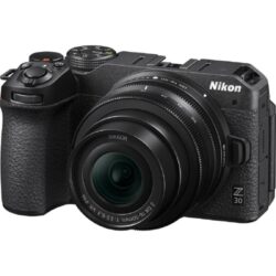 Digitální foto. Nikon Z30 - Digitální fotoaparát, obrazový senzor CMOS APS-C, rozlišení 20,9 MPx, objektiv 16-50 VR se stabilizací.